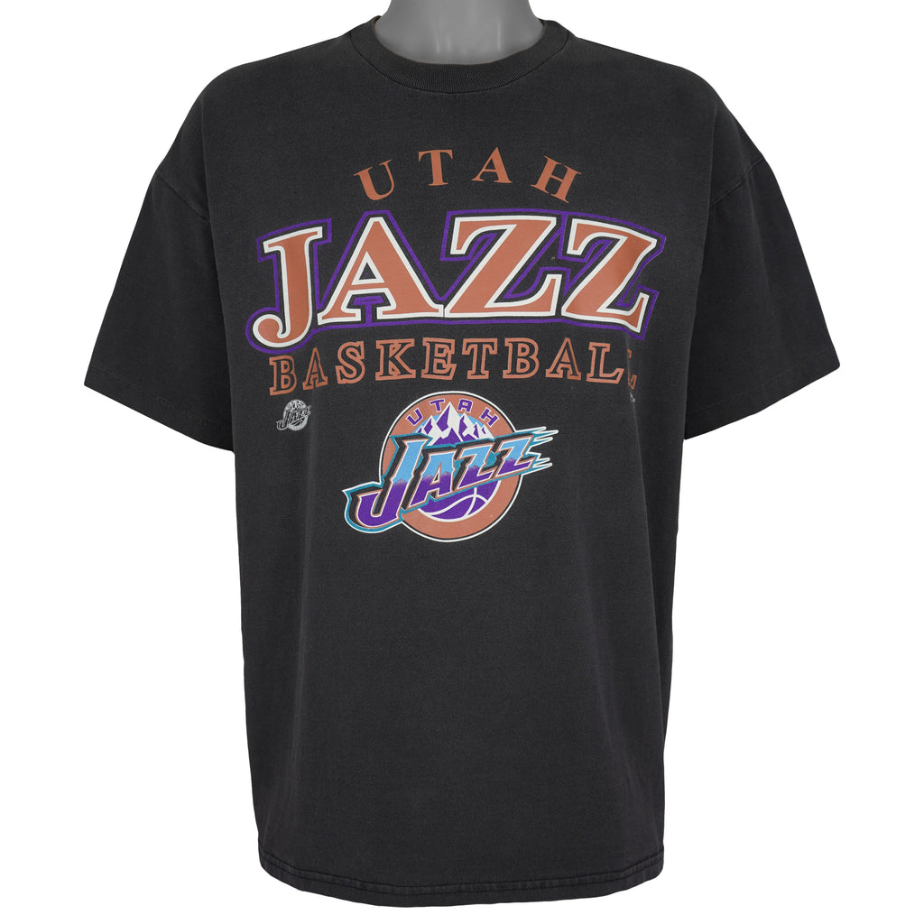 NBA (Hanes) - Utah Jazz Basketball T-Shirt 1990s X-Large Vintage Retro Basketball