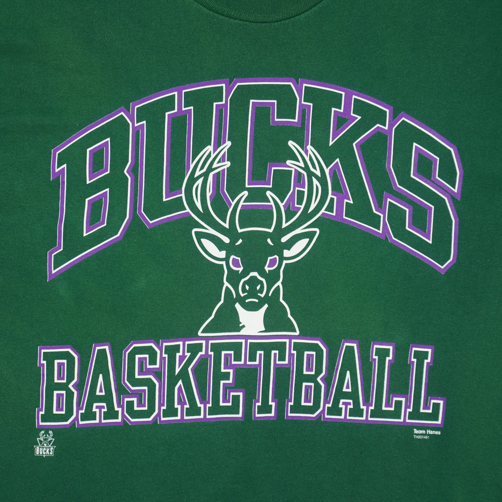 NBA (Hanes) - Milwaukee Bucks Basketball T-Shirt 1990s X-Large Vintage Retro Basketball