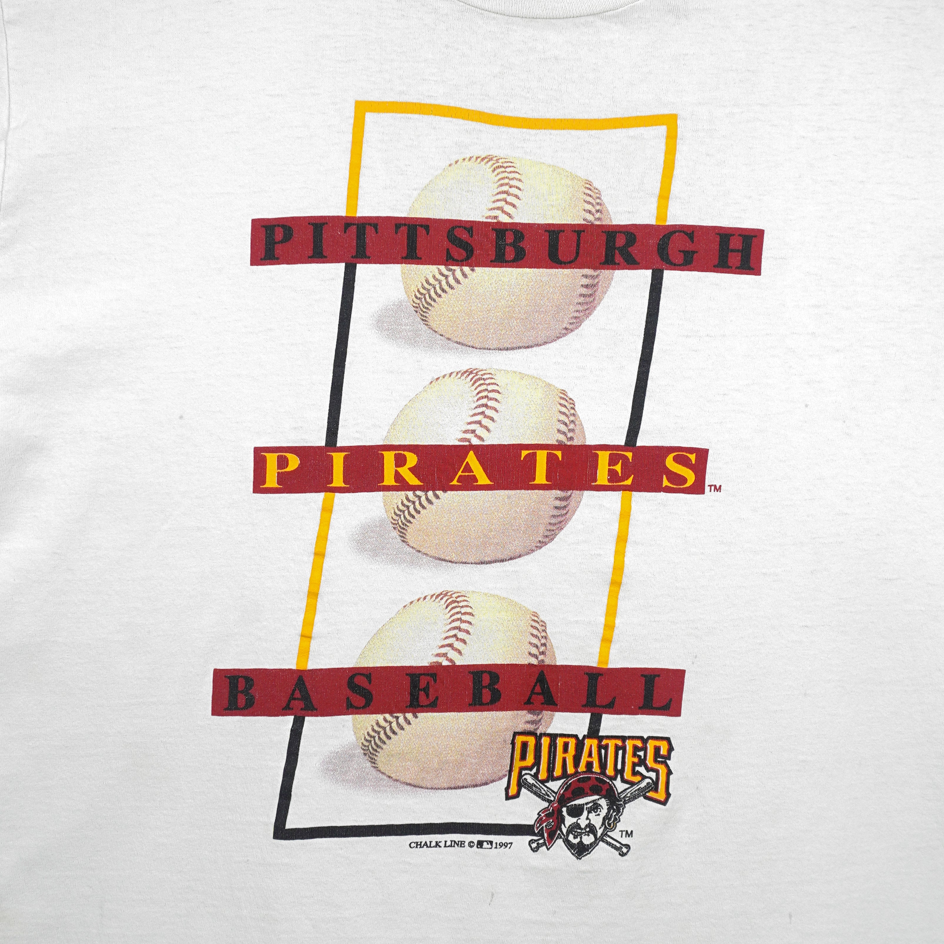 MLB (Chalk Line) - Pittsburgh Pirates Baseball T-Shirt 1997 Large Vintage Retro Baseball