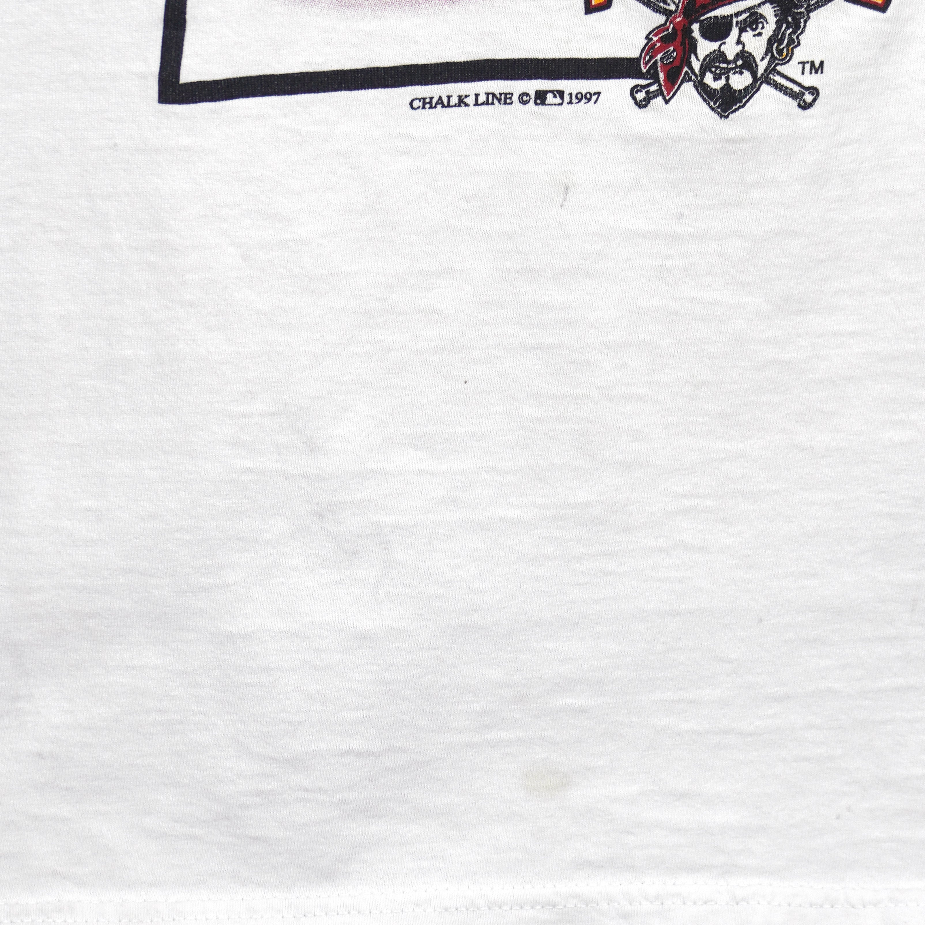 MLB (Chalk Line) - Pittsburgh Pirates Baseball T-Shirt 1997 Large Vintage Retro Baseball