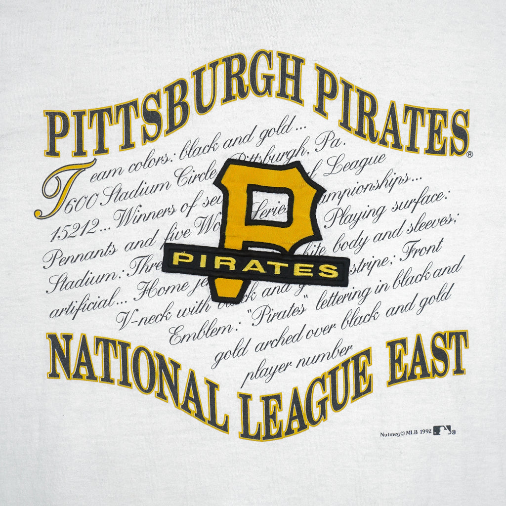 MLB (Nutmeg) - Pittsburgh Pirates National League East Spell-Out T-Shirt 1992 X-Large Vintage Retro Baseball