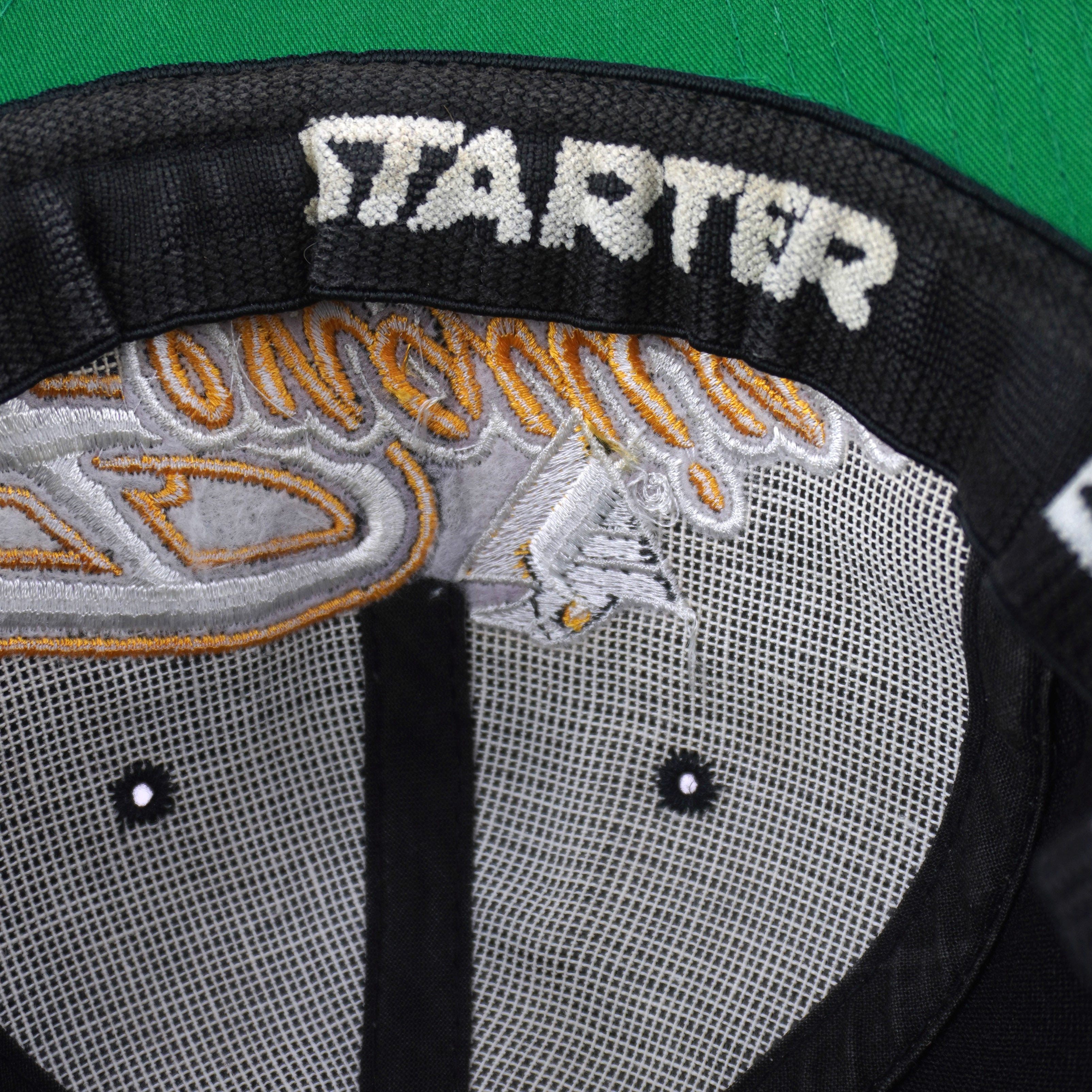 Starter (NHL) - Pittsburgh Penguins Fitted Hat 1990s Vintage Retro Hockey