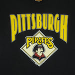 MLB (Nutmeg) - Pittsburgh Pirates Big Logo T-Shirt 1991 Large Vintage Retro Baseball