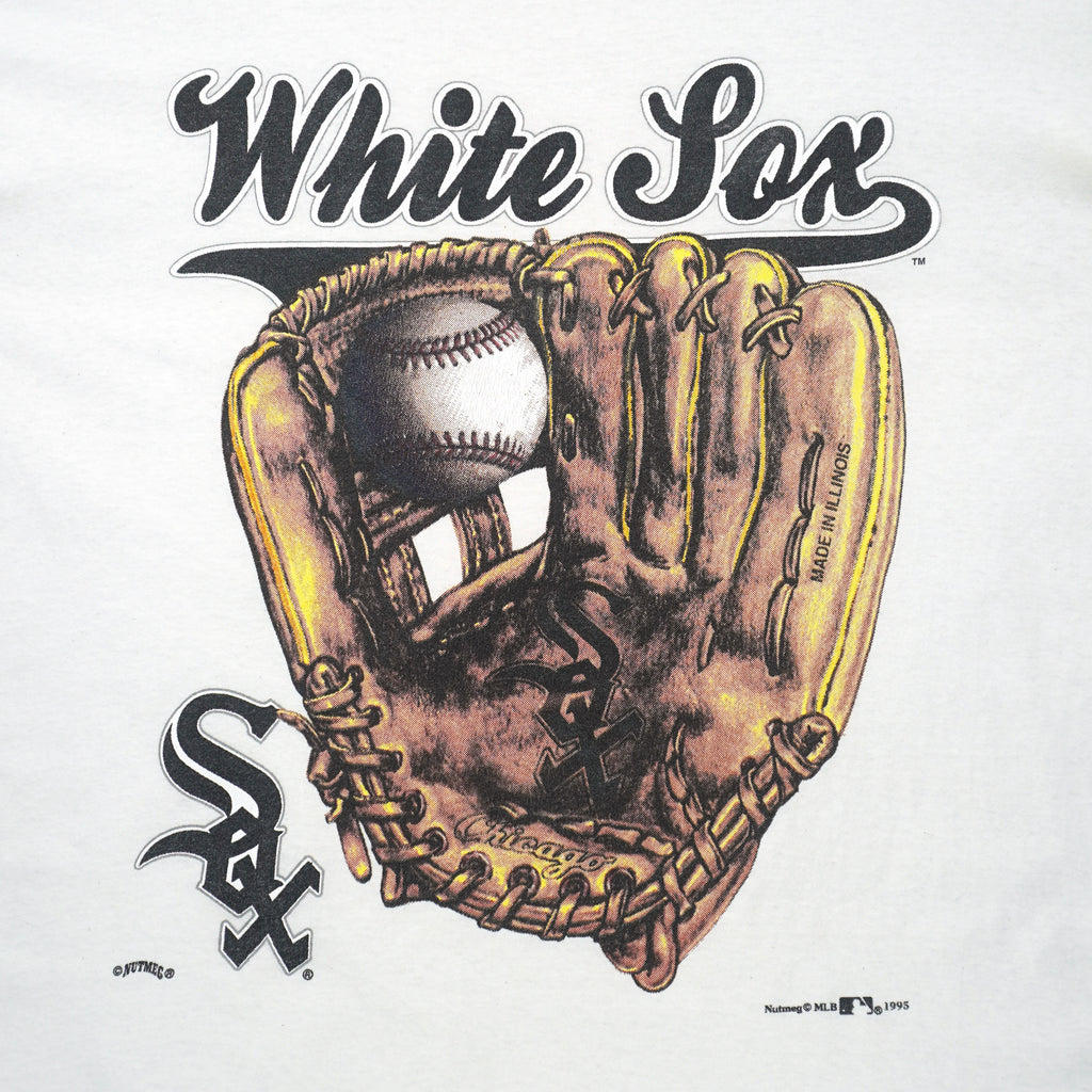 MLB (Nutmeg) - Chicago White Sox Baseball Glove T-Shirt 1995 X-Large Vintage Retro Baseball
