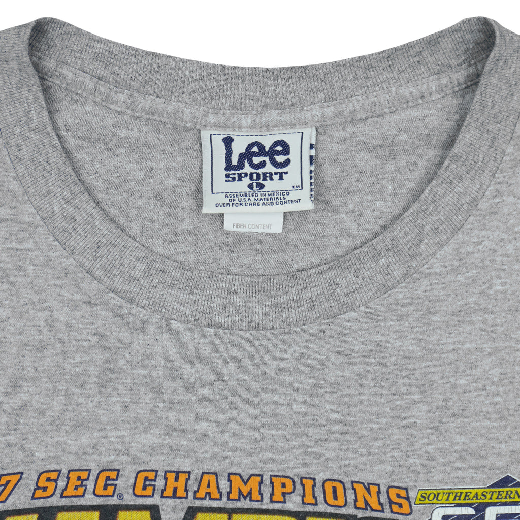 NCAA (Lee) - Tennessee Volunteers SEC Champions Helmet T-Shirt 1997 Large Vintage Retro