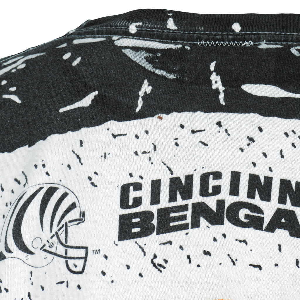 NFL - Cincinnati Bengals All Over Print T-Shirt 1990s X-Large Vintage Retro Football