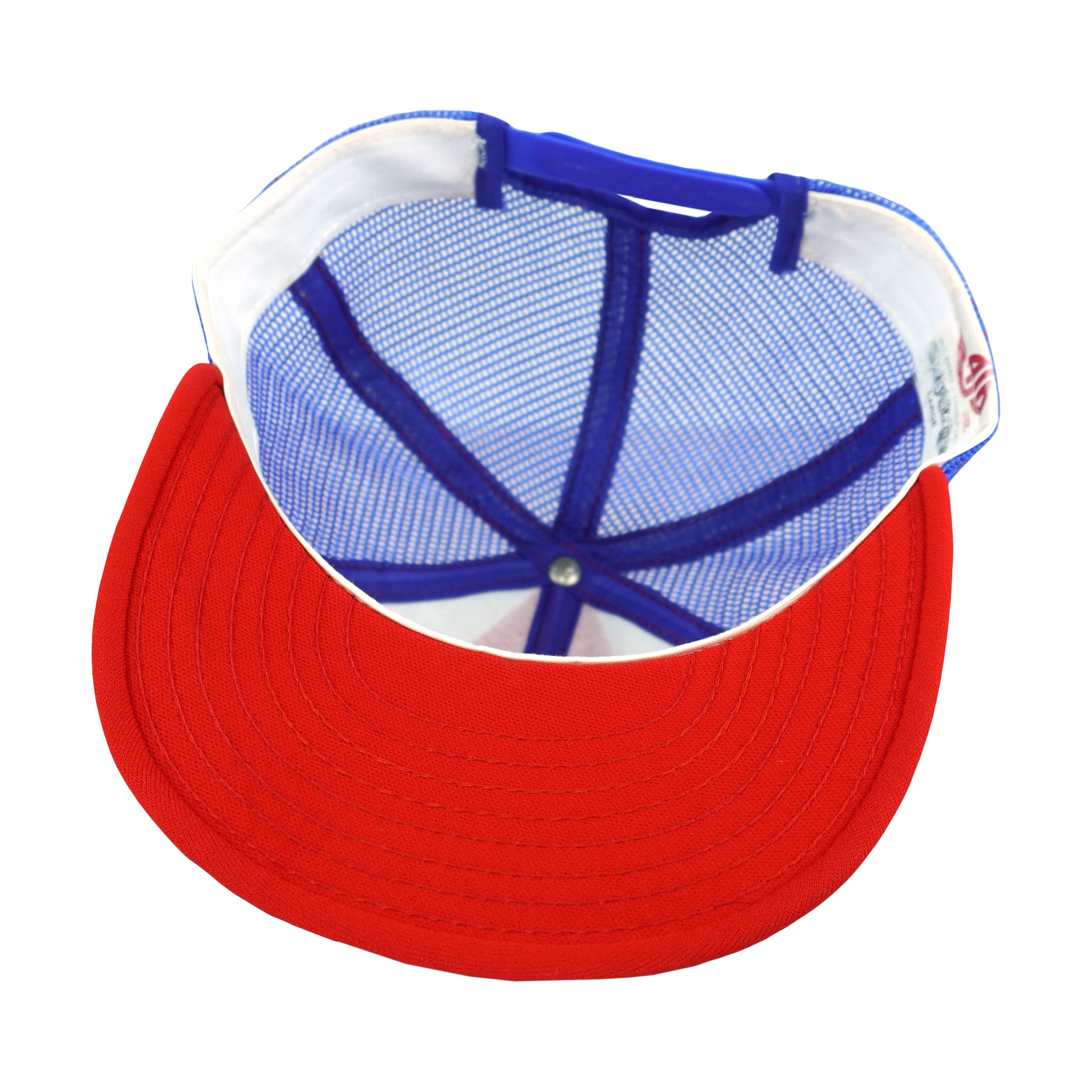 Interior mesh panels and red underside of the Giants brim