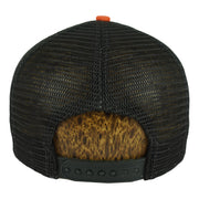 Black mesh back and snap closure on the Giants hat