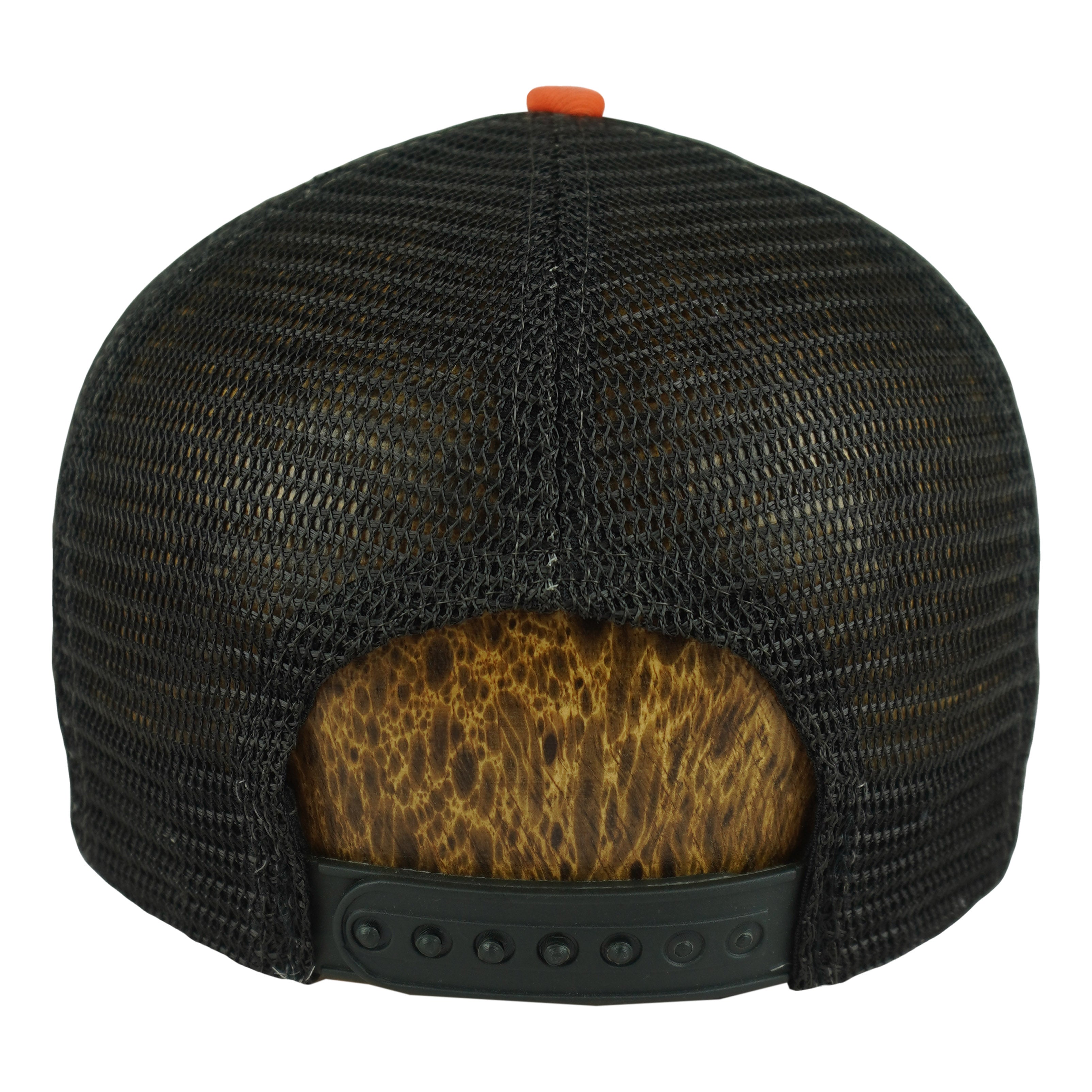 Black mesh back and snap closure on the Giants hat