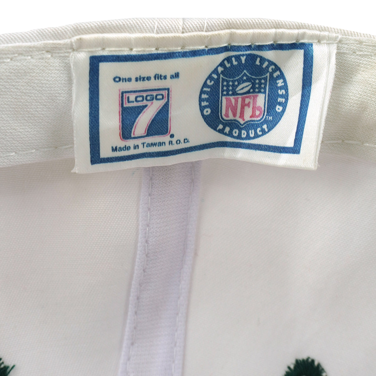 Logo 7 and NFL label inside the Showdown in Titletown hat