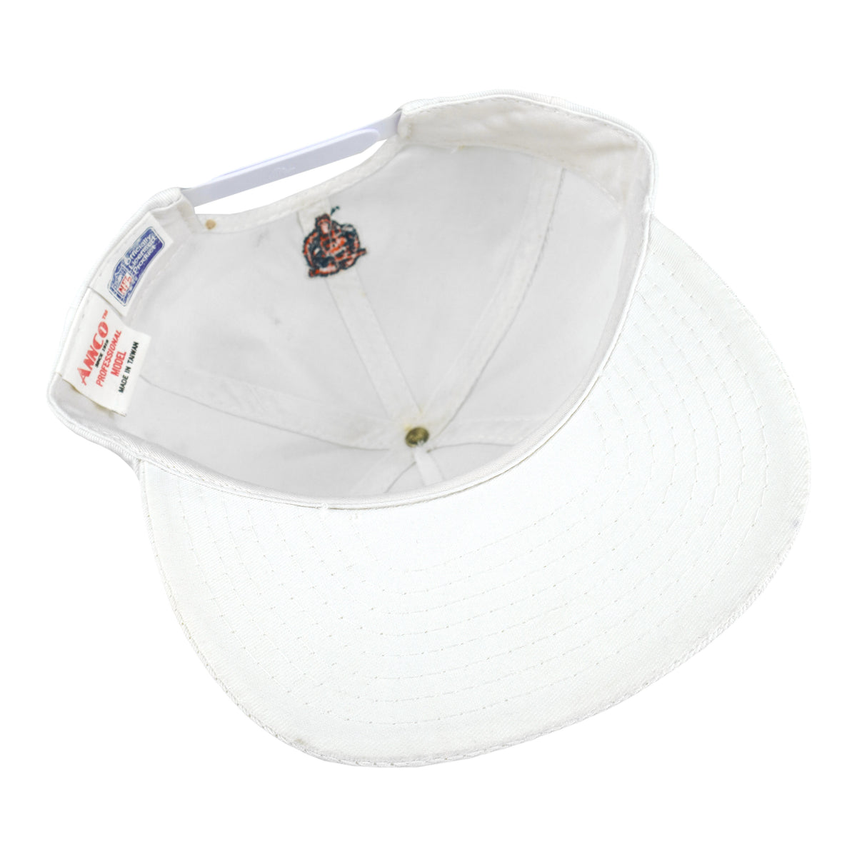 Interior view of the all-white Chicago Bears snapback and adjustable closure