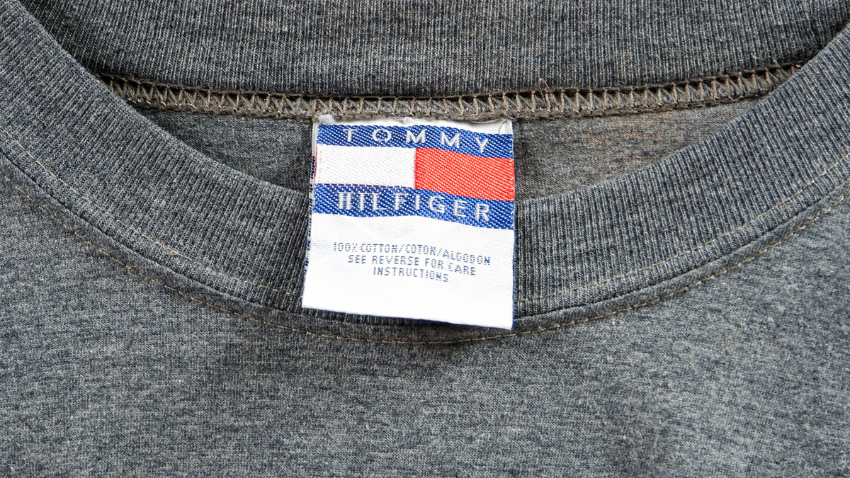 Tommy Hilfiger - Dark Grey Spell-Out T-Shirt 1990s Large Vintage Retro