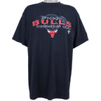 NBA (Logo Athletic) - Chicago Bulls Basketball Club T-Shirt 1990s X-Large Vintage Retro Basketball