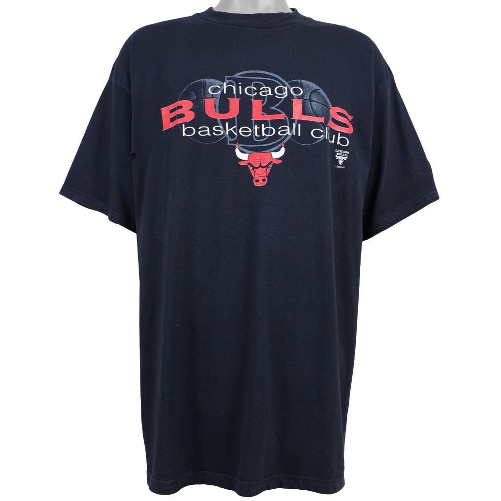 NBA (Logo Athletic) - Chicago Bulls Basketball Club T-Shirt 1990s X-Large Vintage Retro Basketball