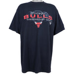 NBA (Logo Athletic) - Chicago Bulls Basketball Club T-Shirt 1990s X-Large Vintage Retro Basketball