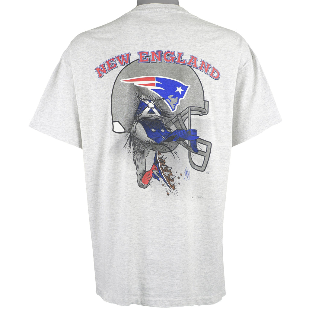 NFL (Nutmeg) - New England Patriots Spell-Out T-Shirt 1993 X-Large Vintage Retro Football