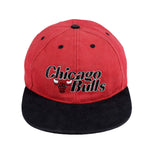 NBA (Kick 10) - Chicago Bulls Embroidered Logo Strapback Hat 1990s OSFA