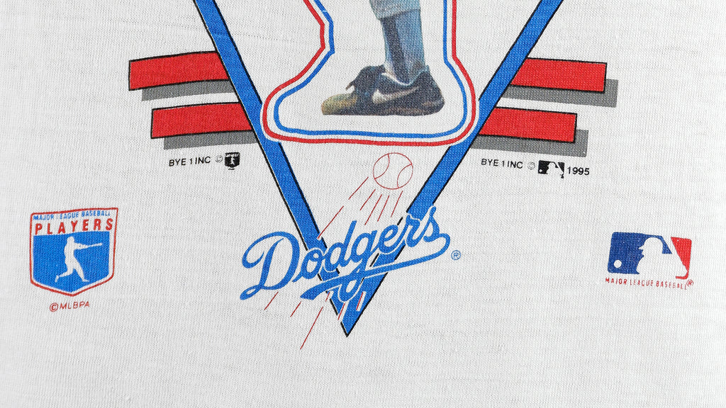 MLB (Sport Attack) - Hideo Nomo, L.A. Dodgers #16 T-Shirt 1995 Medium Vintage Retro BAseball