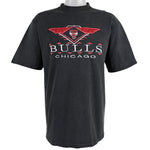NBA (Logo Athletic) - Chicago Bulls spell-Out T-Shirt 1990s Large Vintage Retro Basketball