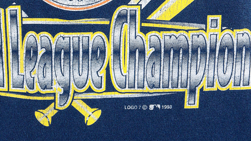 MLB (Murina) - San Diego Padres T-Shirt 1998 X-Large Vintage Retro Baseball