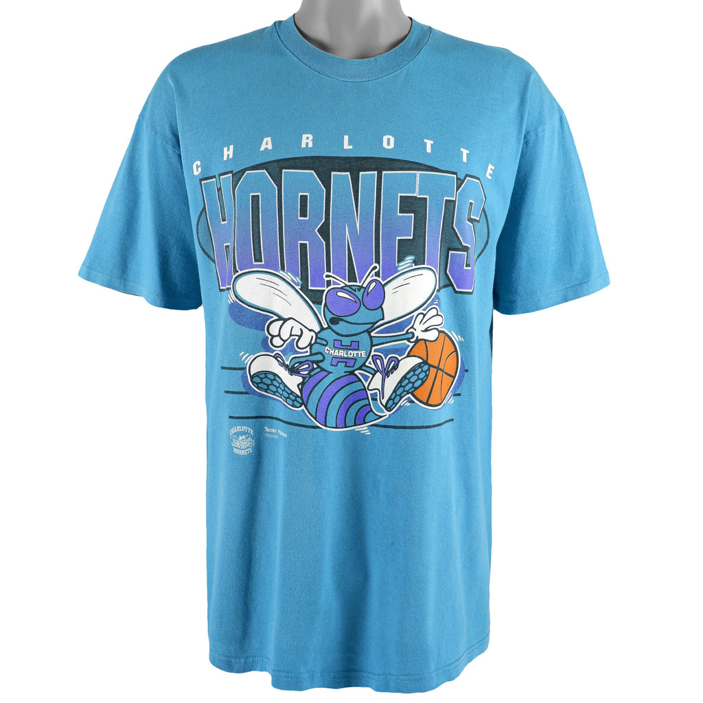 NBA (Hanes) -  Charlotte Hornets Spell-Out T-Shirt 1990s X-Large Vintage Retro Basketball
