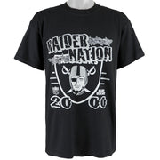 NFL (Gildan) - Oakland Raiders Spell-Out T-Shirt 2000 Large Vintage Retro Football