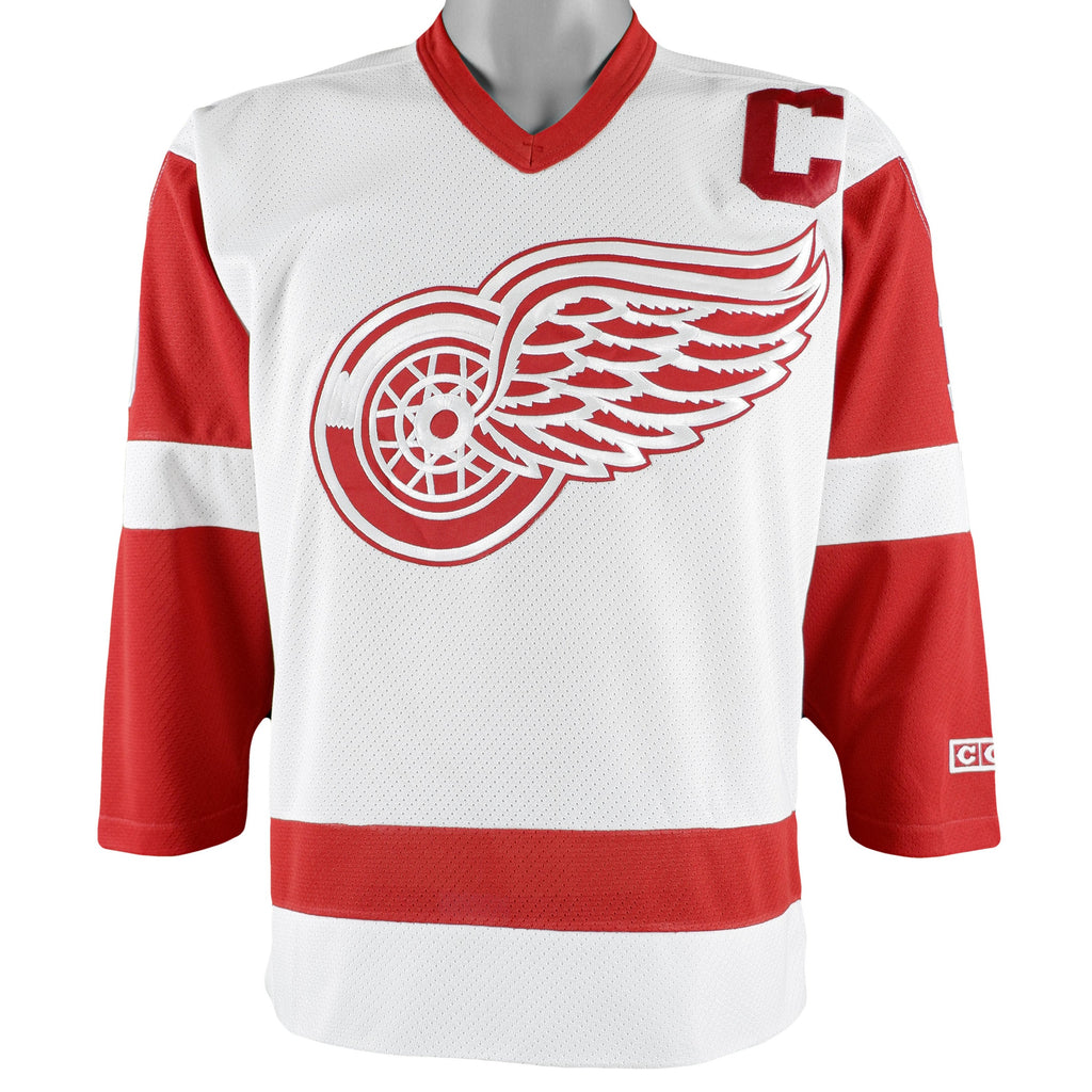 NHL (CCM) - Detroit Red Wings - Yzerman Number 19 Hockey Jersey 1990s Medium Vintage Retro Hockey