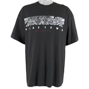 Nike - Nike Town, Atlanta Big Logo T-Shirt 1990s X-Large Vintage Retro