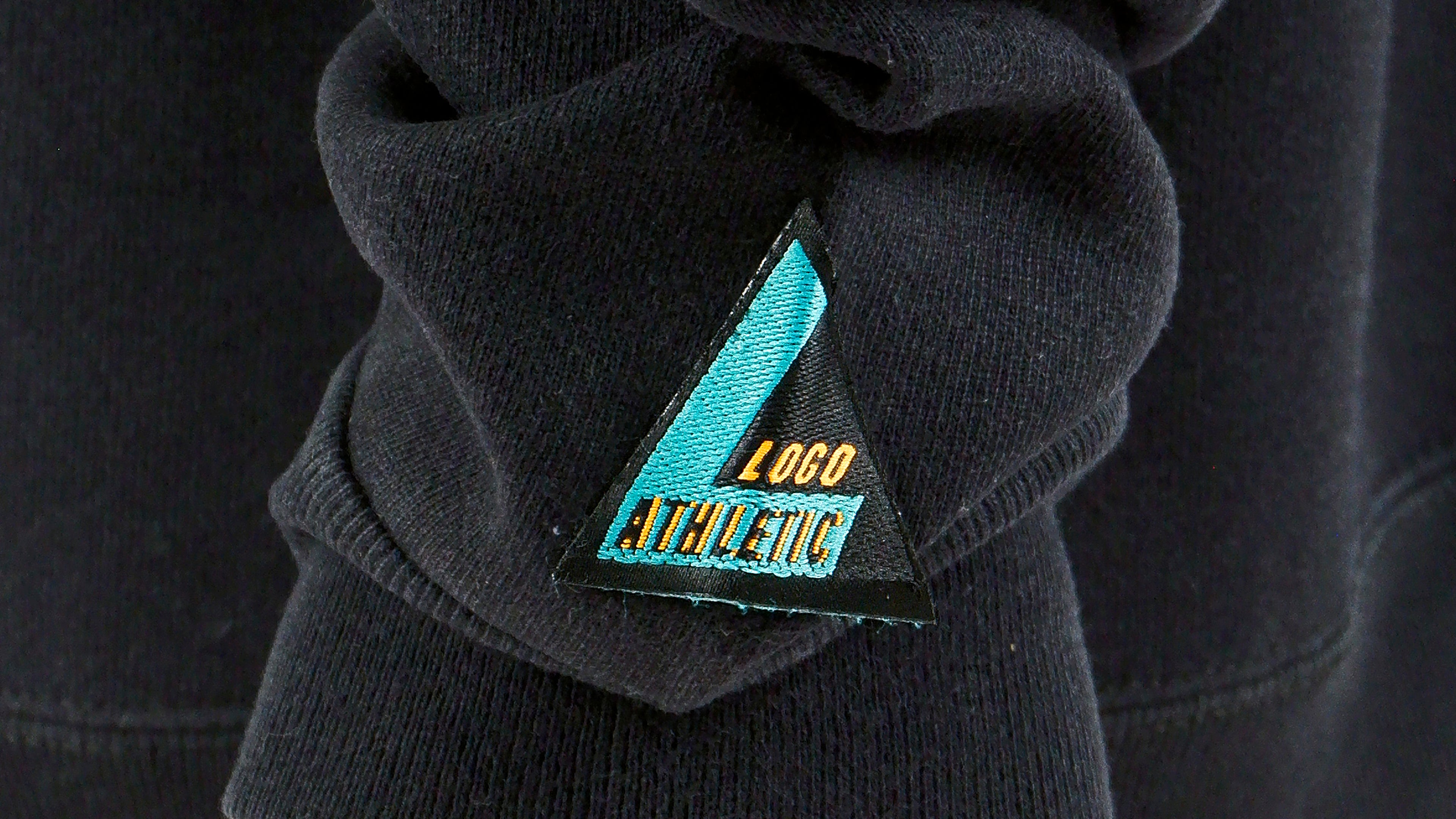 NCAA (Logo Athletic) - University of Iowa Hawkeyes Sweatshirt 1990s X-Large Vintage Retro football College