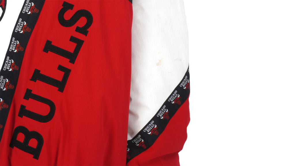 NBA (Pro Player) - Chicago Bulls Spell-Out Jacket 1990s X-Large Vintage Retro Basketball