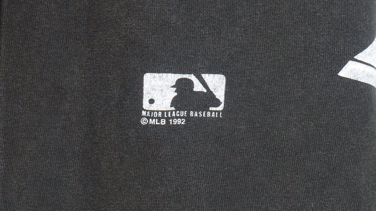 MLB (Changes)  - Minnesota Twins Tasmanian Devils Spell-Out T-Shirt 1992 X-Large Vintage Retro Baseball