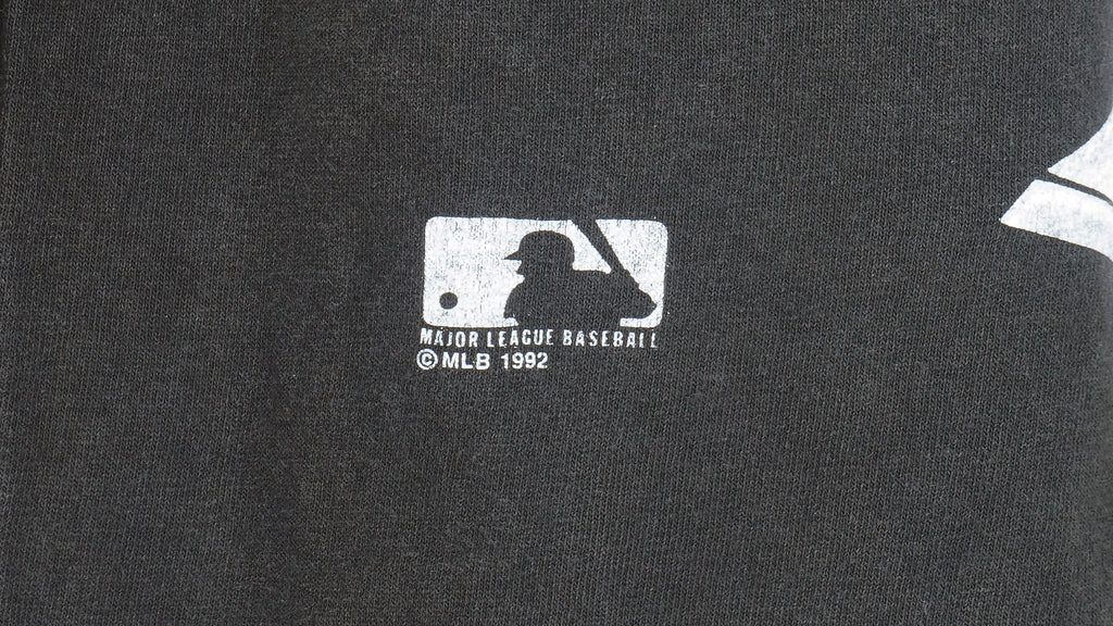 MLB (Changes)  - Minnesota Twins Tasmanian Devils Spell-Out T-Shirt 1992 X-Large Vintage Retro Baseball