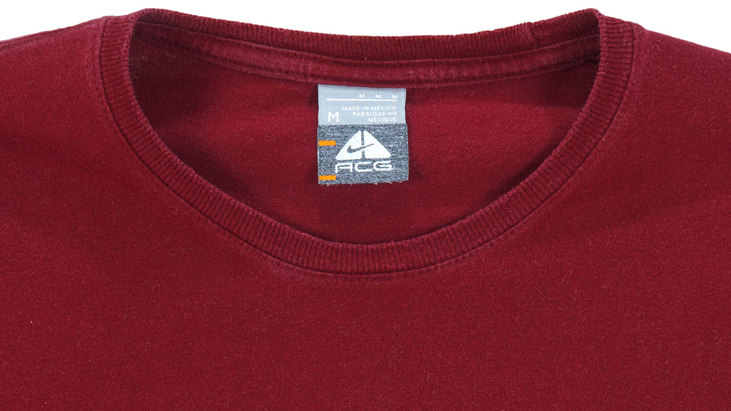 Nike - Red ACG Big Spell-Out  T-Shirt 1990s Medium Vintage Retro