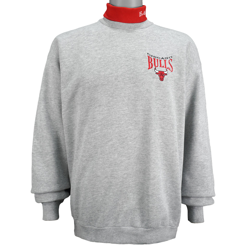 NBA (Cadre Athletic) - Chicago Bulls Spell-Out Turtle Neck Sweatshirt 1990s Large Vintage Retro Basketball