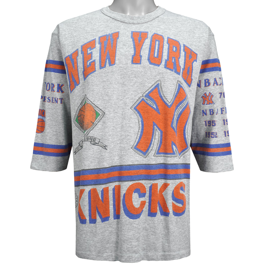 NBA (Long Gone) - New York Knicks Spell-Out T-Shirt 1990s Large Vintage Retro Basketball