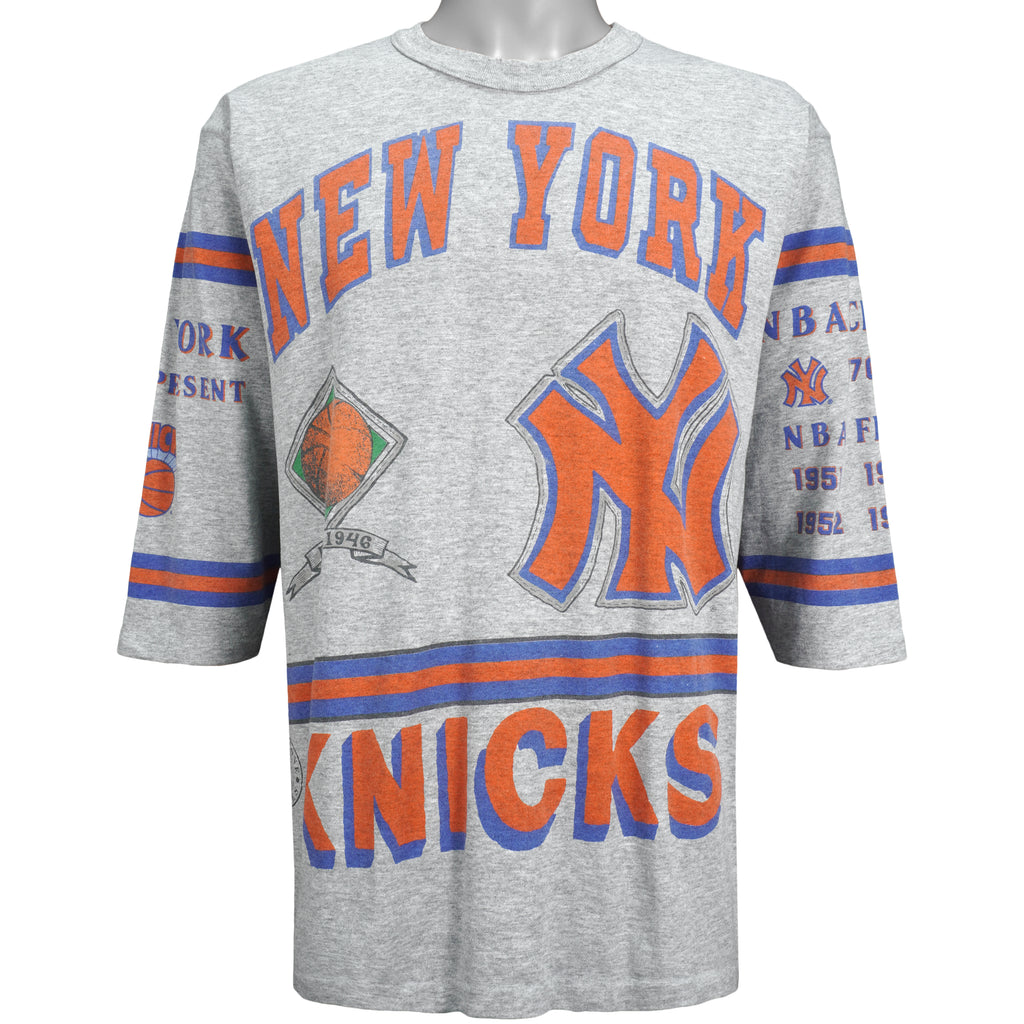 NBA (Long Gone) - New York Knicks Spell-Out T-Shirt 1990s Large Vintage Retro Basketball