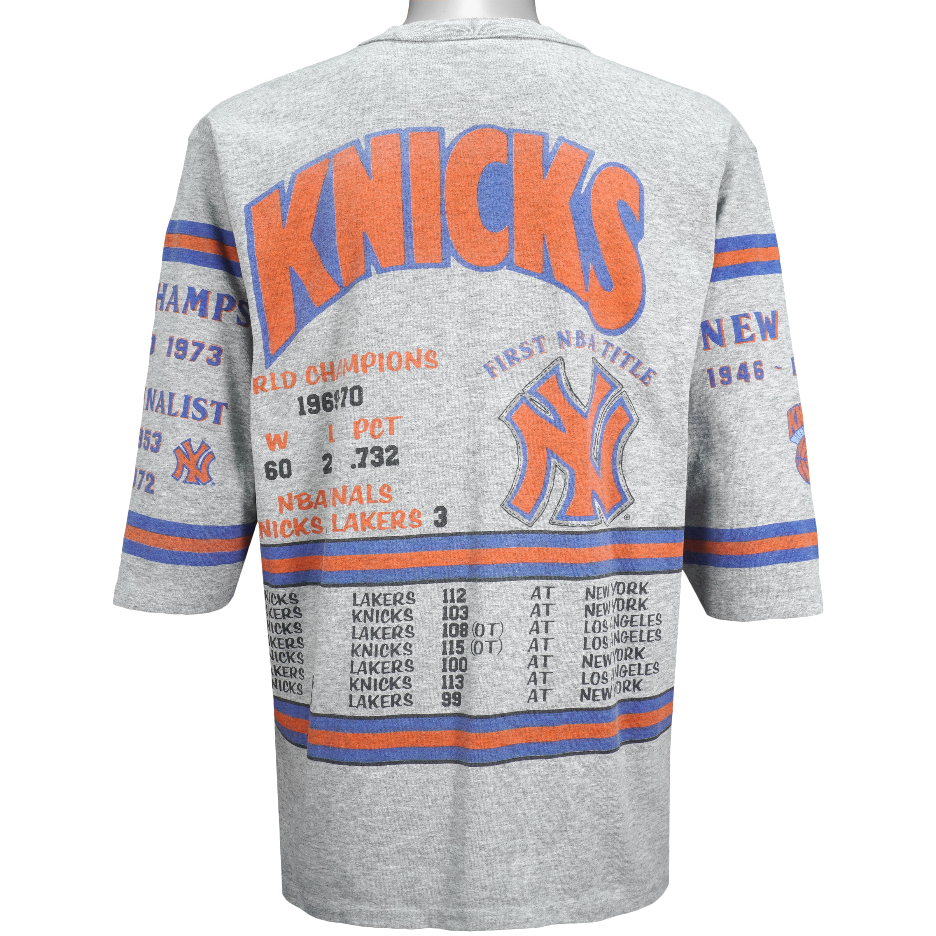NBA (Long Gone) - New York Knicks Spell-Out T-Shirt 1990s Large Vintage Retro Basketball