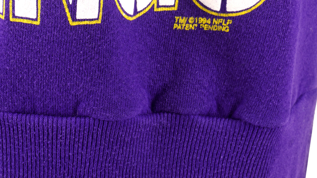 NFL (Fluid) - Minnesota Vikings Big Logo Crew Neck Sweatshirt 1994 Large Vintage Retro Football