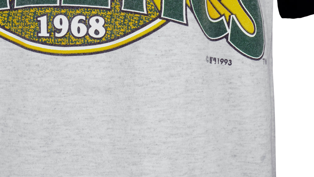 MLB (Trench) - Oakland Athletics Spell-Out T-Shirt 1993 X-Large Vintage Retro Baseball