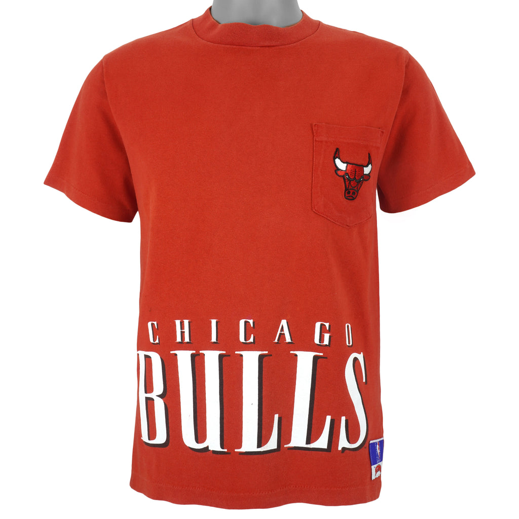 NBA (Nutmeg) - Chicago Bulls Spell-Out T-Shirt 1990s Medium Vintage Retro Basketball