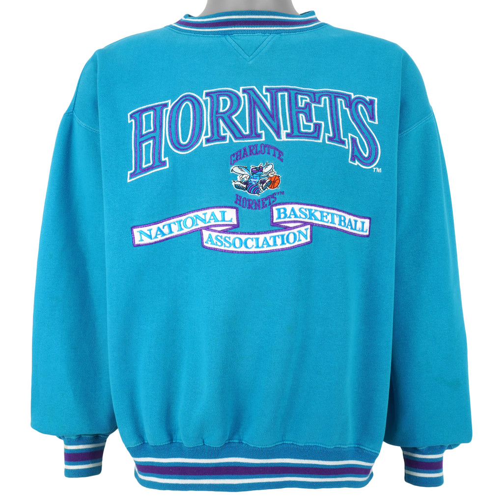 NBA (Logo Athletic) - Charlotte Hornets Crew Neck Sweatshirt 1990s X-Large Vintage Retro Basketball