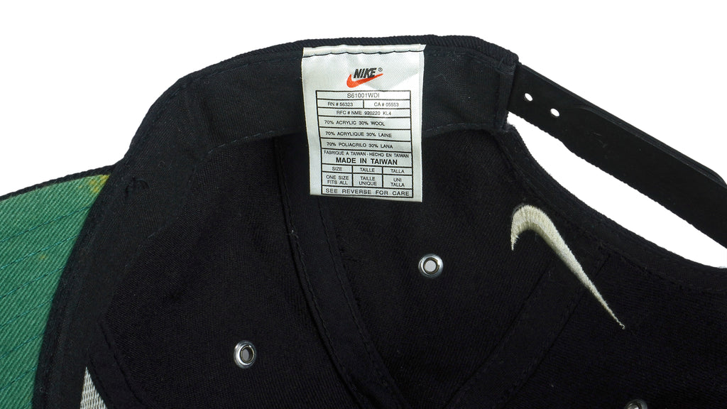 Nike - Black Big Spell-Out & Logo Snap Back Hat 1990s OSFA Vintage Retro
