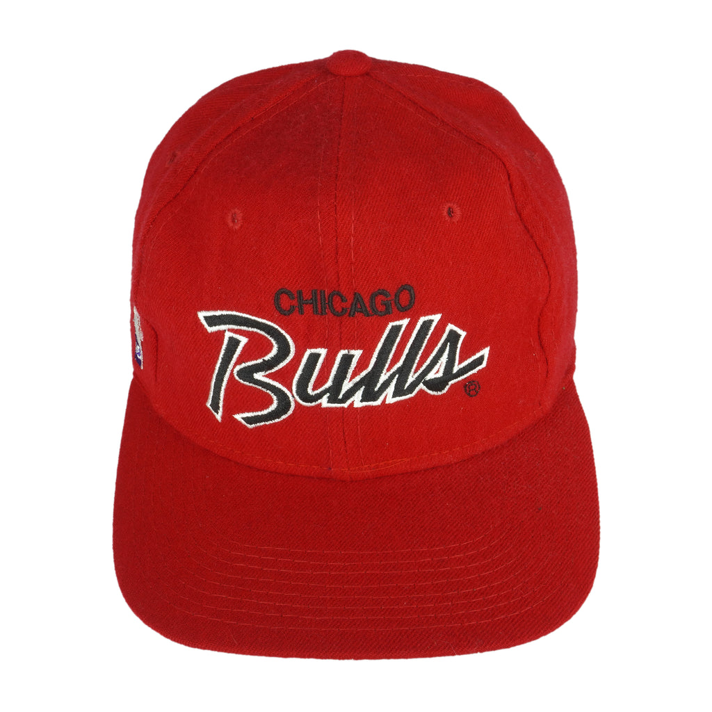 NBA (The Pro) - Chicago Bulls Spell-Out Fitted Hat 1990s 7 1/4 Vintage Retro Basketball