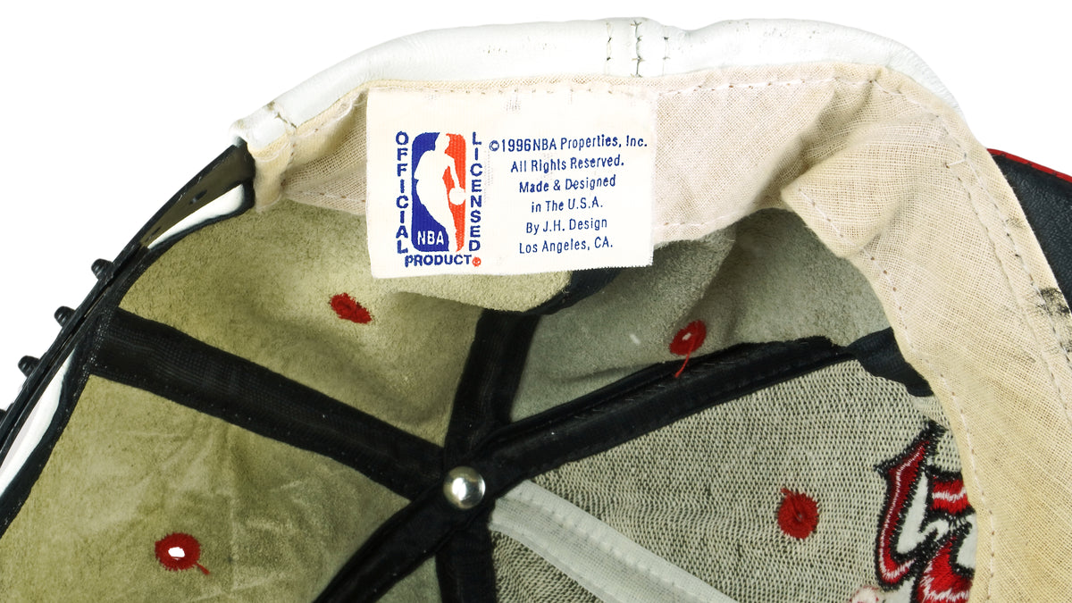 NBA (NBA Properties) - Chicago Bulls Snap Back Leather Hat 1996 OSFA Vintage Retro Basketball