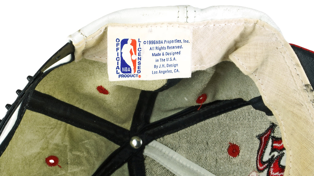 NBA (NBA Properties) - Chicago Bulls Snap Back Leather Hat 1996 OSFA Vintage Retro Basketball