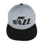 NBA (Mitchell & Ness) - Grey Utah Jazz Spell-Out Fitted Hat 7 1/4