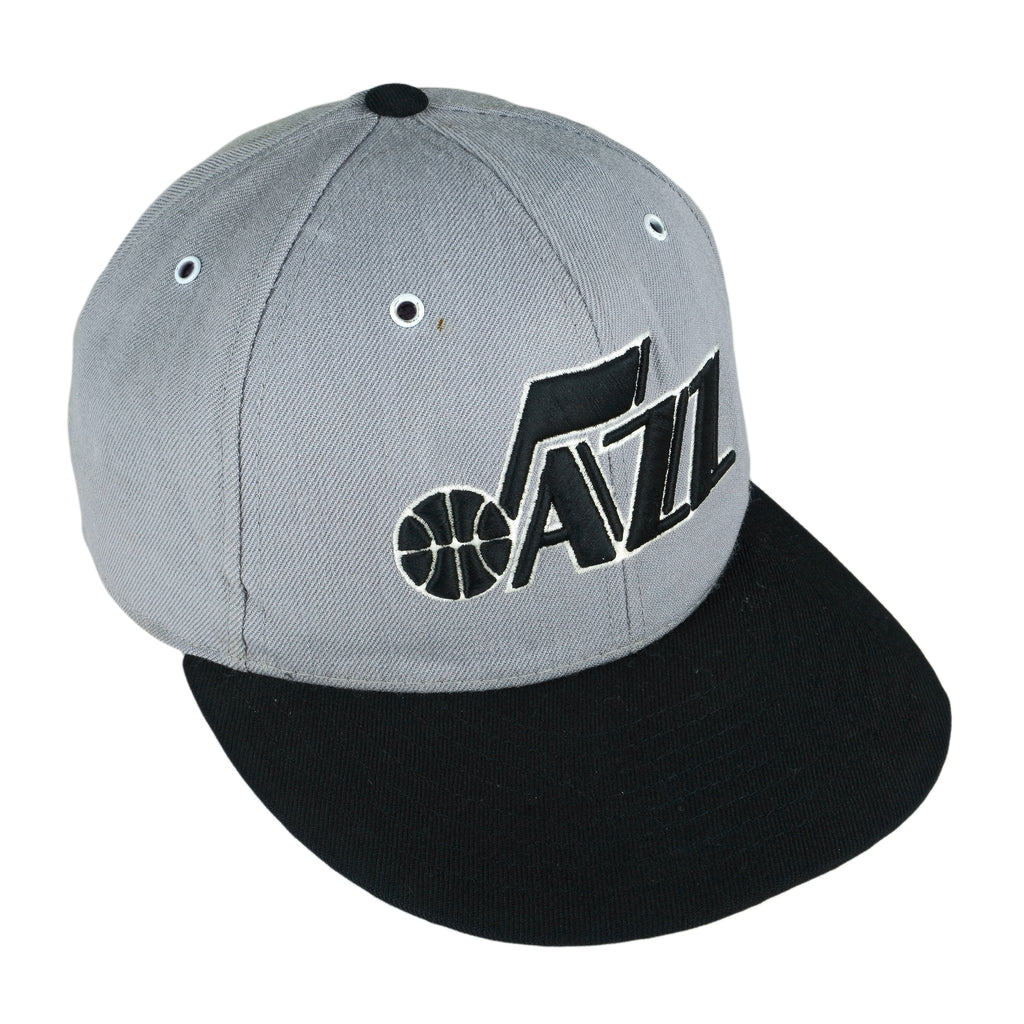 NBA (Mitchell & Ness) - Utah Jazz spell-Out Fitted Hat 1990s 7 1/4 Vintage Retro Basketball