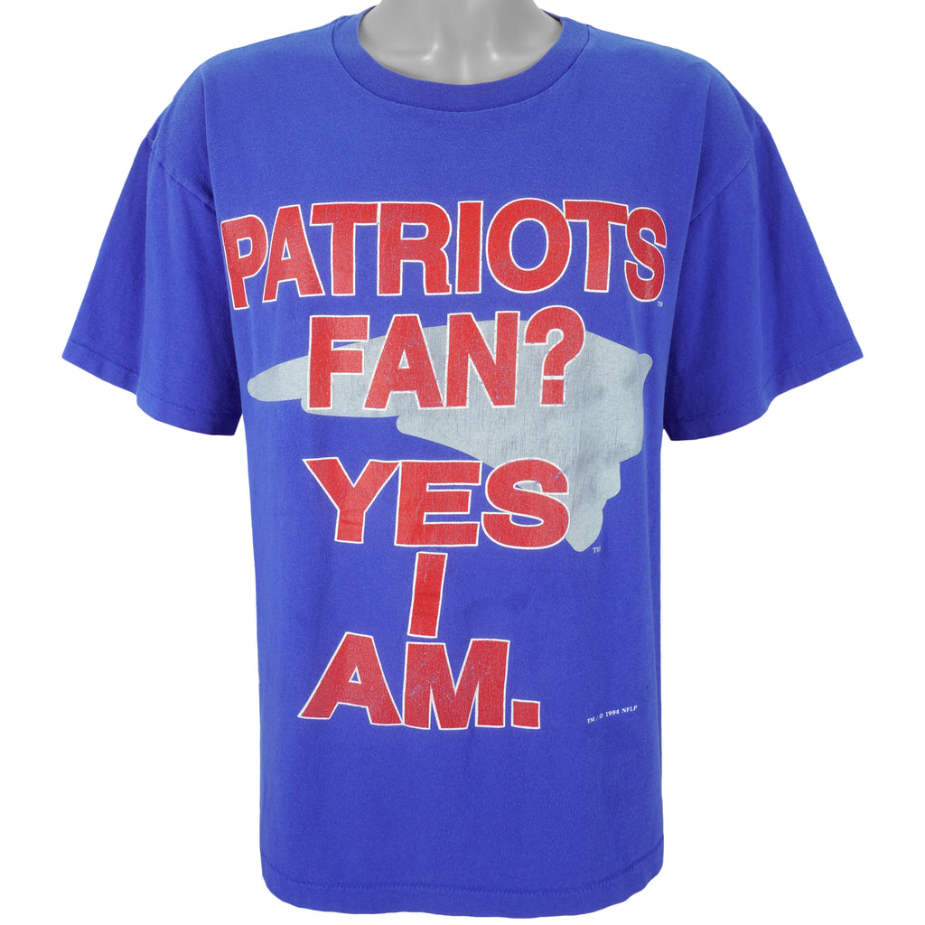 NFL (Nutmeg) - New England Patriots Fan Spell-Out T-Shirt 1994 X-Large Vintage Retro Football 