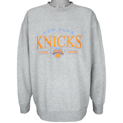 NBA (Lee) - New York Knicks Embroidered Crew Neck Sweatshirt 1990s X-Large