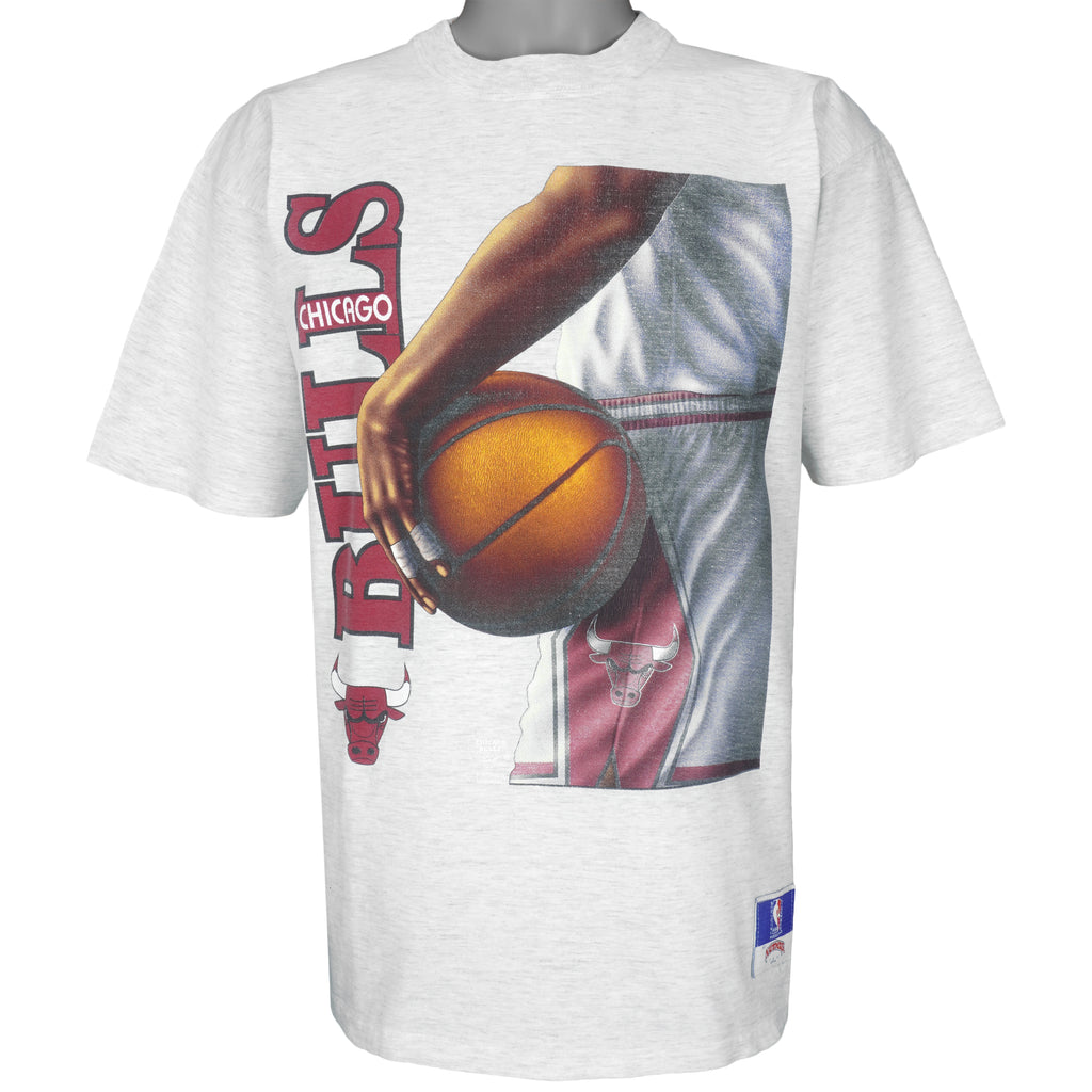 NBA (Nutmeg) - Grey Chicago Bulls T-Shirt 1990s Large Vintage Retro Basketball